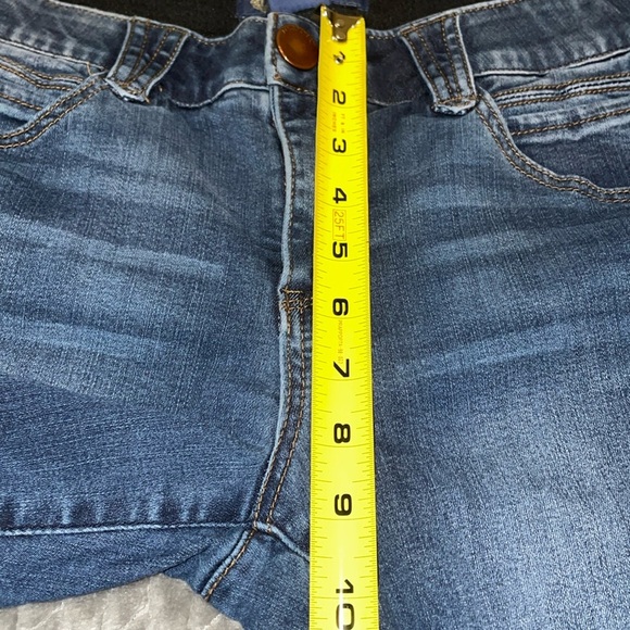 Democracy “Ab”solution Jeans.  Size 8. Medium Wash.  Skinny Jeans. - Picture 10 of 11